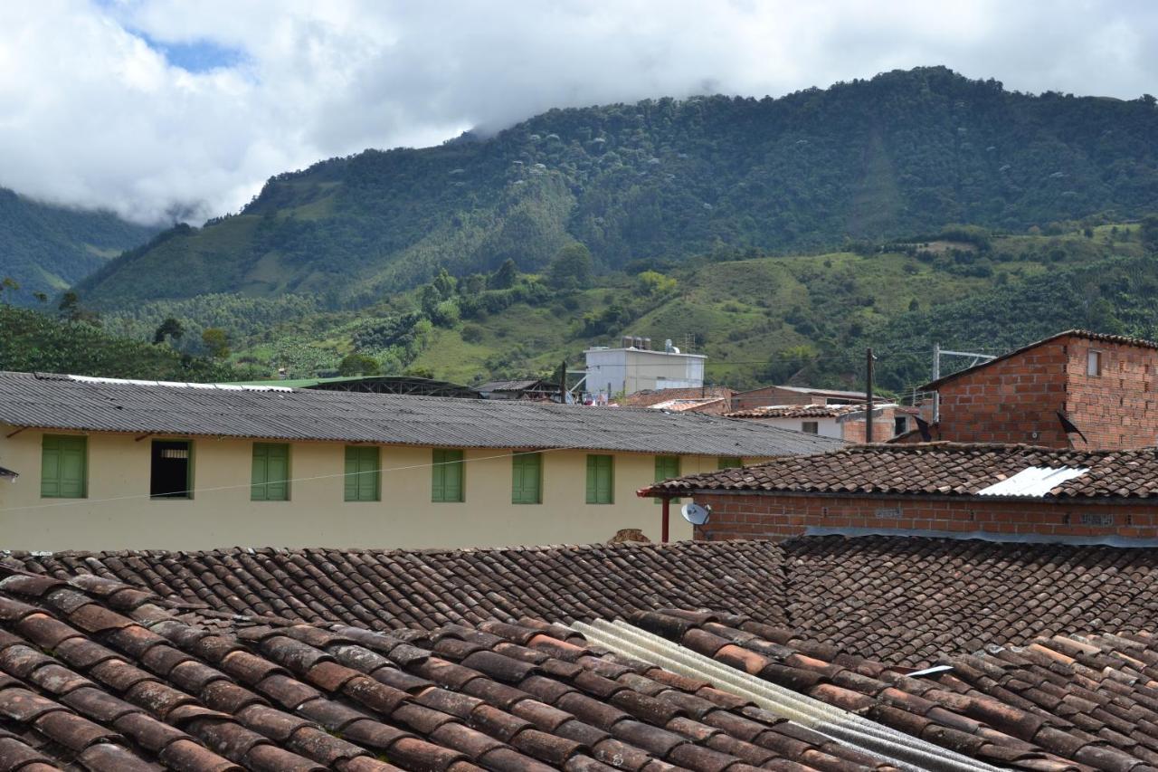 Hostal Naty Luna Jardín Exterior foto